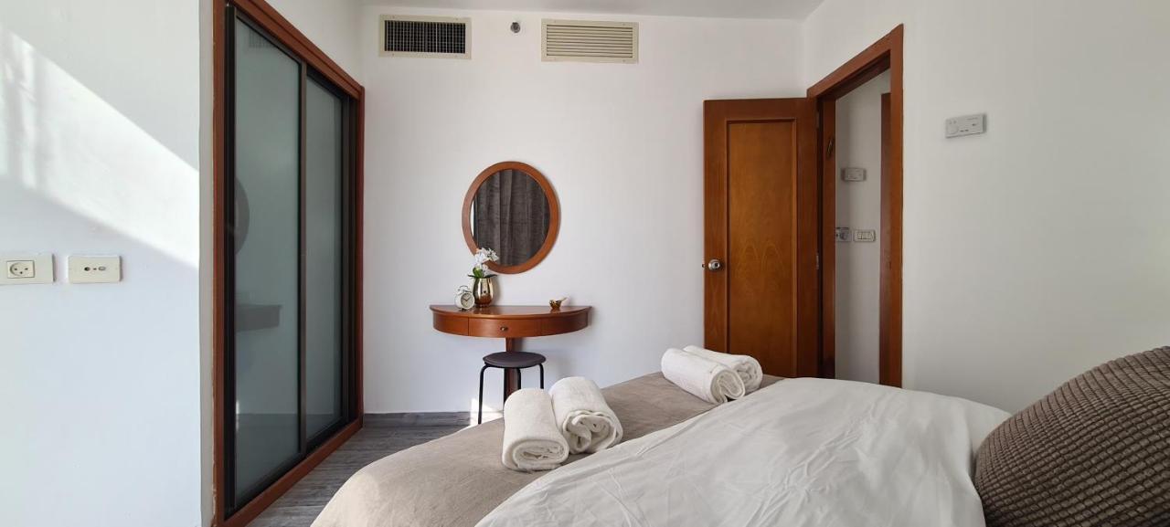 Go To Apartments In Leonardo Bat Yam Esterno foto