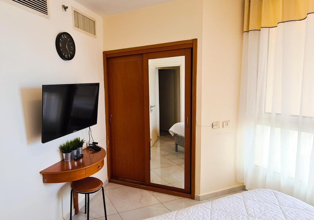 Go To Apartments In Leonardo Bat Yam Esterno foto