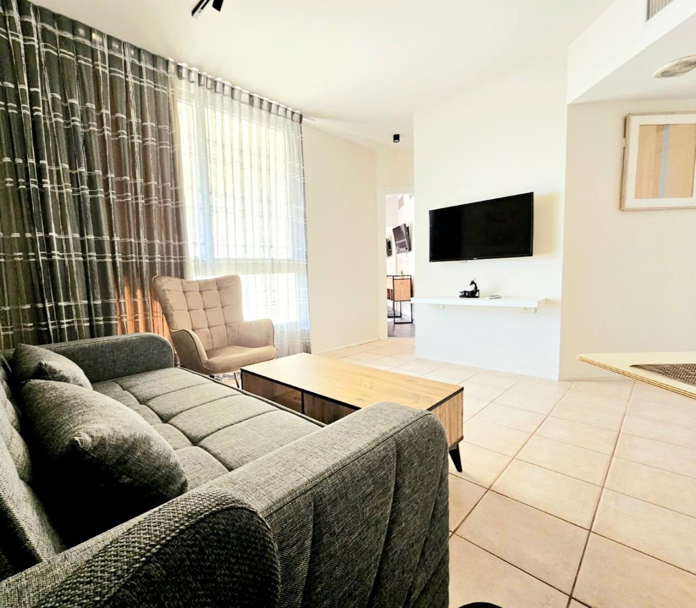 Go To Apartments In Leonardo Bat Yam Esterno foto