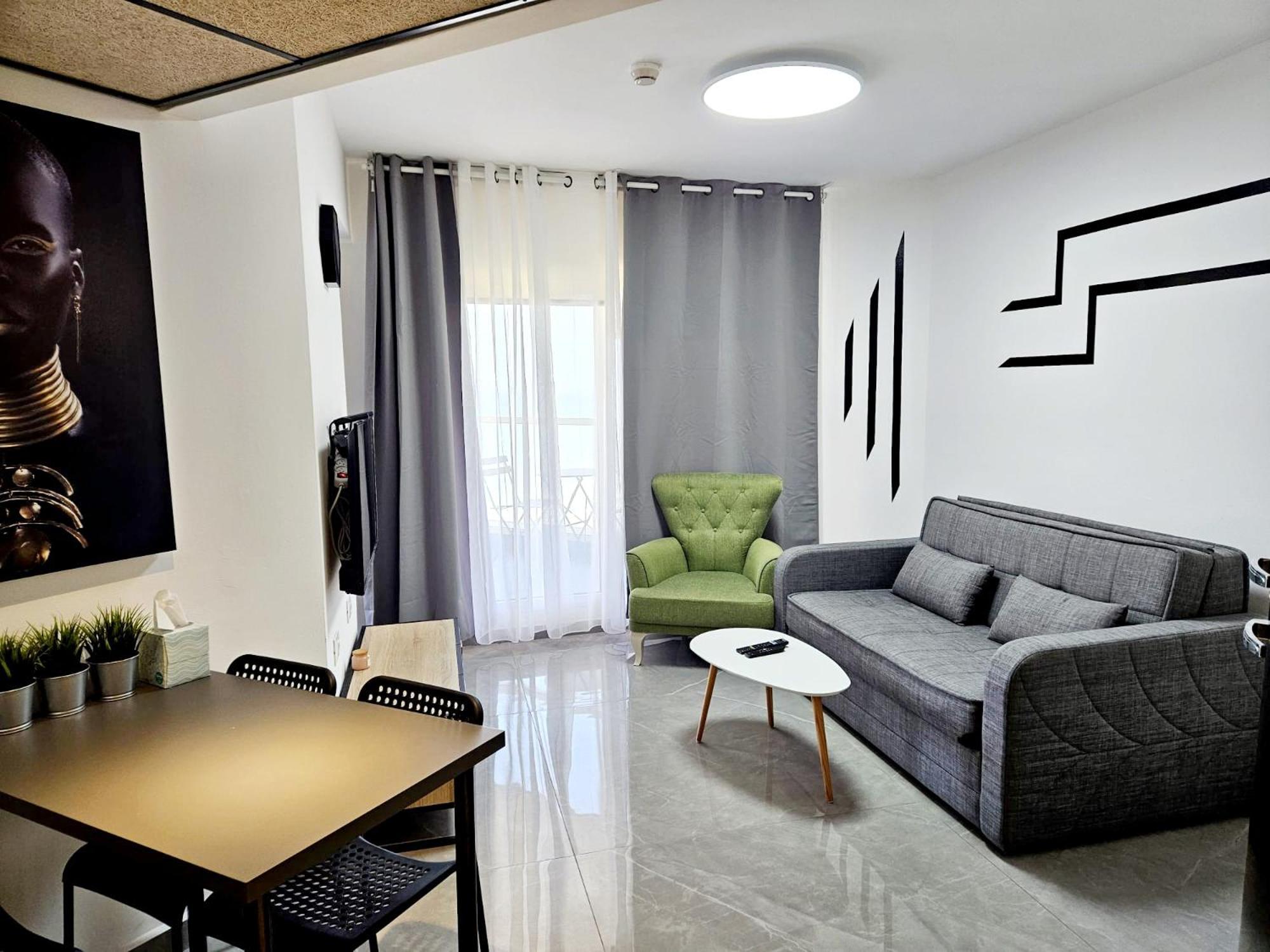 Go To Apartments In Leonardo Bat Yam Camera foto