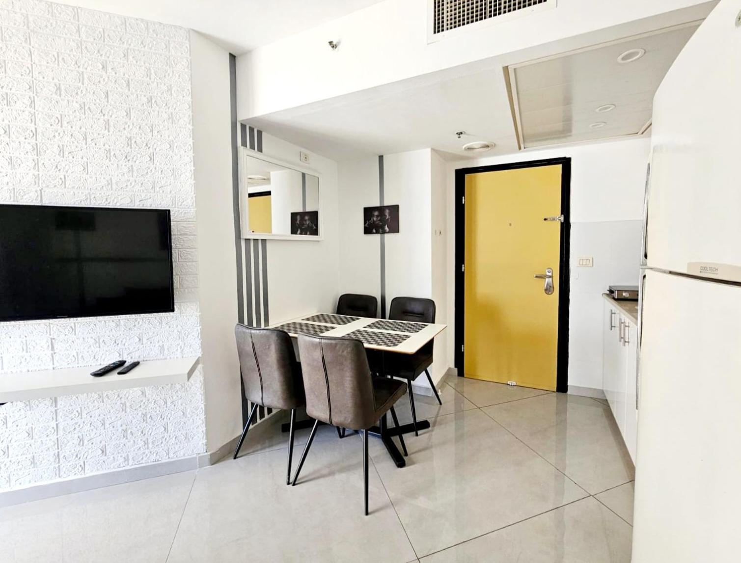 Go To Apartments In Leonardo Bat Yam Esterno foto