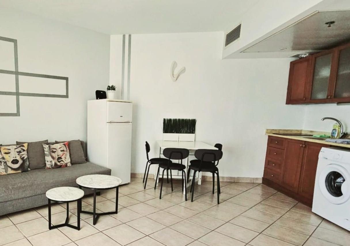 Go To Apartments In Leonardo Bat Yam Camera foto